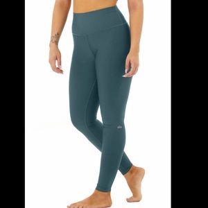 Alo Yoga High Waist Airlift Legging in Deep Jade
